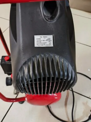 Compresor de aire rojo