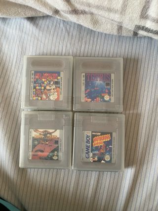 Consola Game Boy Blanca + 5 Juegos