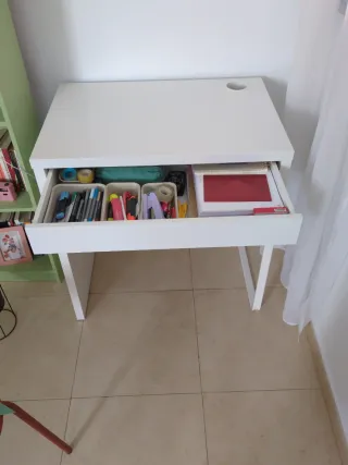 Escritorio Blanco Ikea MICKE con Cajón