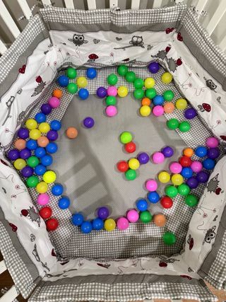 Parque infantil hexagonal blanco