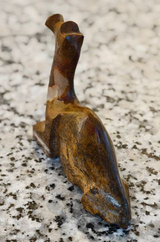 Figura de piedra tallada artesanal