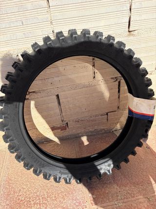 Neumático motocross