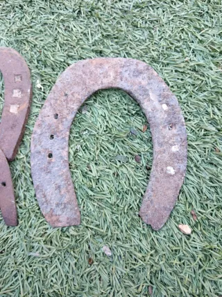 Herraduras antiguas de metal