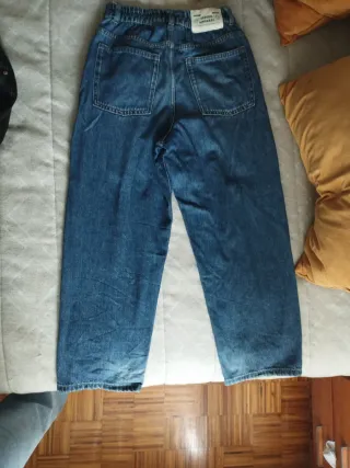 Pantalones vaqueros negros y azules