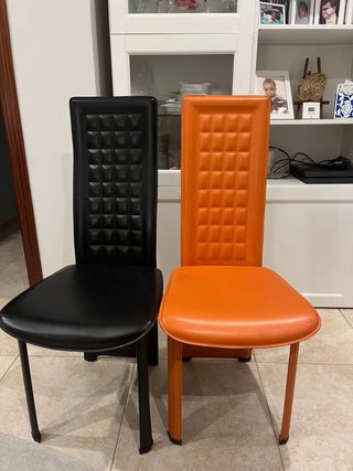 Sillas de comedor negras y naranjas
