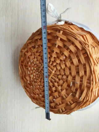 Cesto de mimbre con forro de tela