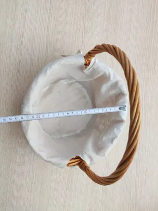 Cesto de mimbre con forro de tela
