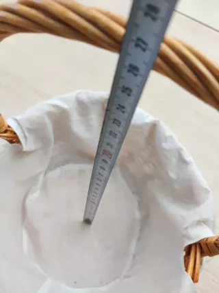 Cesto de mimbre con forro de tela