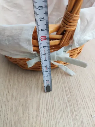 Cesto de mimbre con forro de tela
