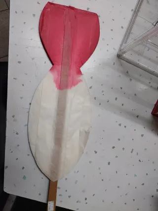 Festone a fiore di carta bianco e rosso