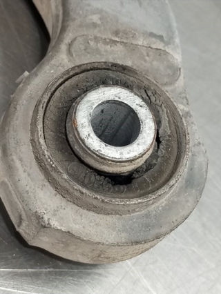 BRAZO SUSPENSION SUPERIOR TRASERO DERECHO CHRYSLE