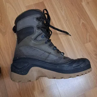 Botas de Nieve en piel Marrones y Negras.