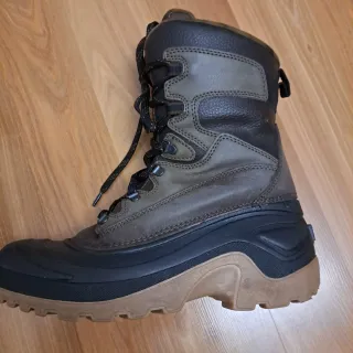 Botas de Nieve en piel Marrones y Negras.