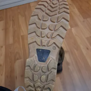 Botas de Nieve en piel Marrones y Negras.