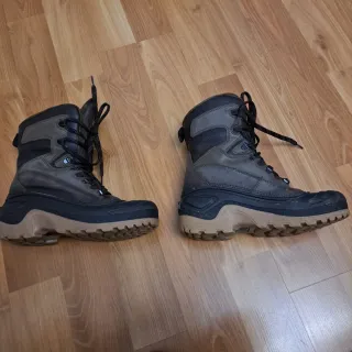 Botas de Nieve en piel Marrones y Negras.