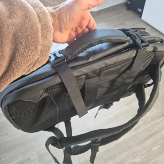 Mochila Negra Diseño Moderno