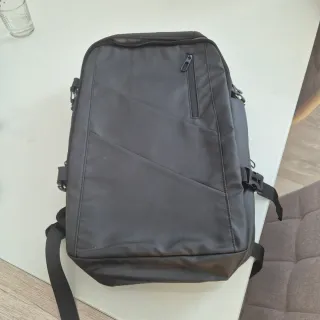 Mochila Negra Diseño Moderno