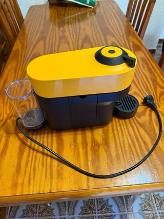 Cafetera Nespresso Amarilla