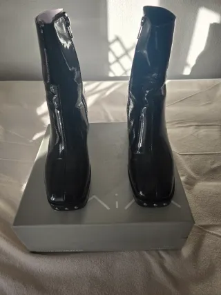 Botín plataforma charol negro