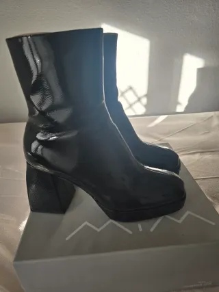 Botín plataforma charol negro