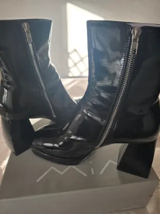 Botín plataforma charol negro