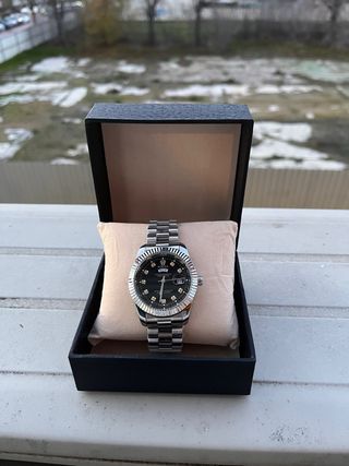 Reloj plateado en buen estado