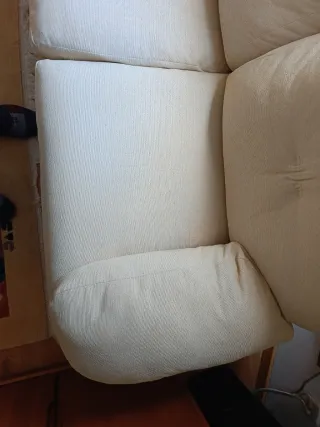 Sofá de 2 plazas en tela beige,regalo el de tres