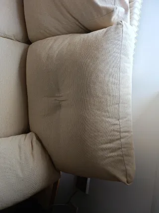 Sofá de 2 plazas en tela beige,regalo el de tres