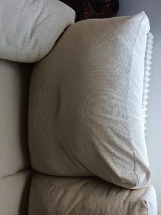 Sofá de 2 plazas en tela beige,regalo el de tres