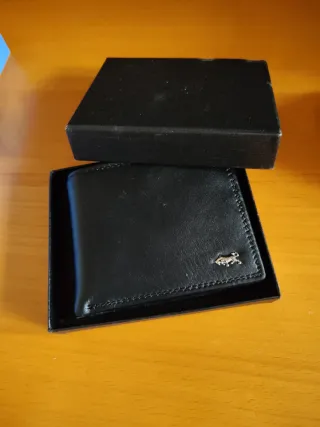 Cartera de piel negra