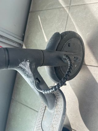 Patinete eléctrico gris