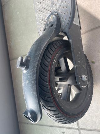 Patinete eléctrico gris