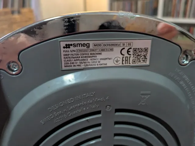 Cafetera SMEG Roja Model DCF02RDEU