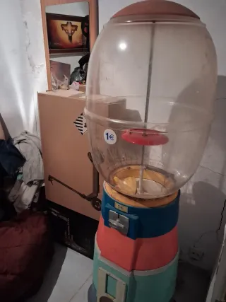 Máquina de bolas antigua 1€