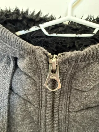 Chaqueta gris con capucha Quiksilver pelo int