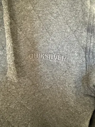 Chaqueta gris con capucha Quiksilver pelo int