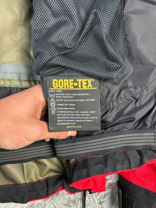 Mountain Hardwear Gore-Tex Chaqueta Roja