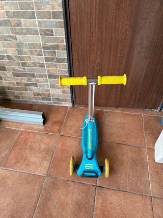 Patinete infantil 3 ruedas azul y amarillo