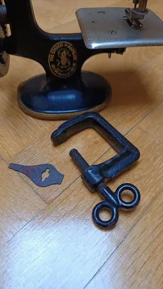 Máquina de coser Singer 20K antigua