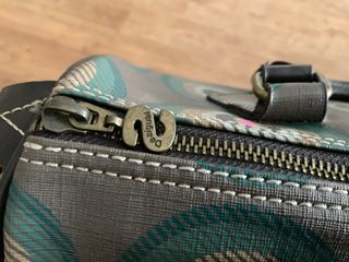 Bolso Desigual estampado círculos y flores.