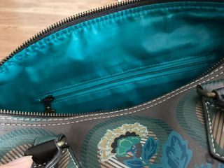 Bolso Desigual estampado círculos y flores.