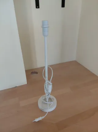 Lámpara de pie blanca