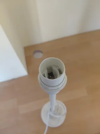 Lámpara de pie blanca