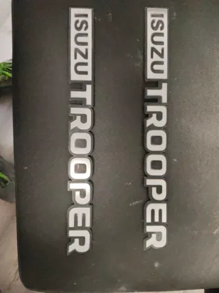 Anagramas  ISUZU TROOPER aletas traseras