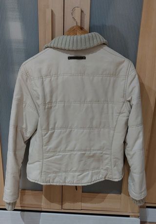 Chaqueta de invierno beige acolchada