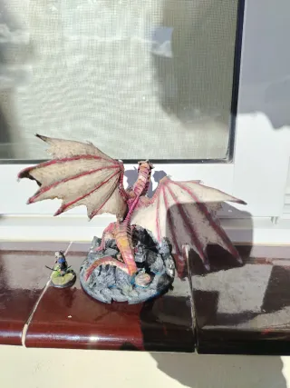 Dragón Rojo Colosal - Miniatura D&D Pintada