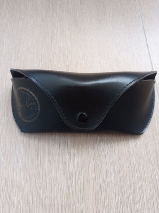 Gafas de sol Ray-Ban para niño.