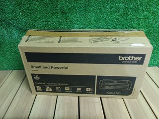 Scanner Brother ADS1200, compatto con ADF e slot per carte, scansione fronte-retro automatica e alimentazione USB, cavo non incluso