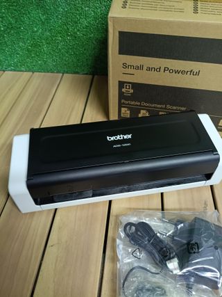 Scanner Brother ADS1200, compatto con ADF e slot per carte, scansione fronte-retro automatica e alimentazione USB, cavo non incluso
