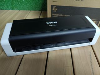 Scanner Brother ADS1200, compatto con ADF e slot per carte, scansione fronte-retro automatica e alimentazione USB, cavo non incluso